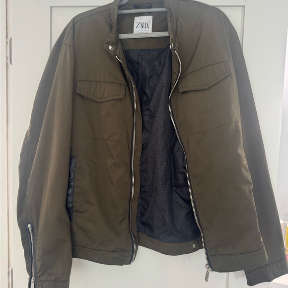 Zara Men's Military-Style Olive Green Zip Jacket - Picture 5 of 7